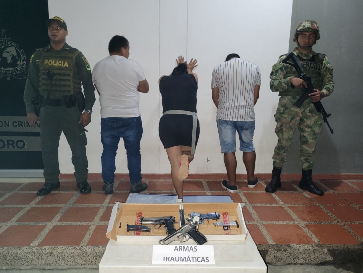 Capturados en Paz de Ariporo tres ciudadanos quienes apuntaron e intimidaron con arma traumática a uniformados de la Policía