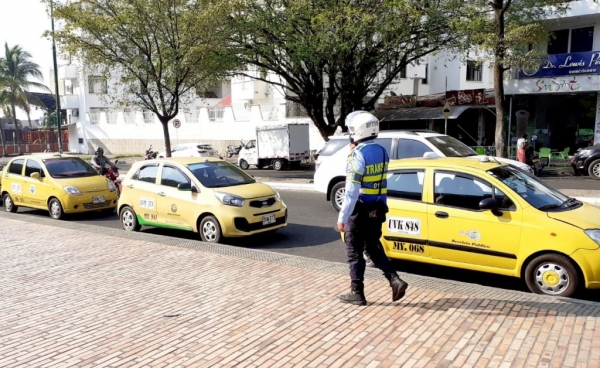 Descontento en gremio taxista por prohibición de parquear frente a Unicentro Yopal