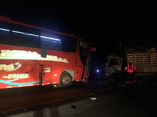 Accidente en la vía Monterrey - Villanueva dejó seis personas heridas
