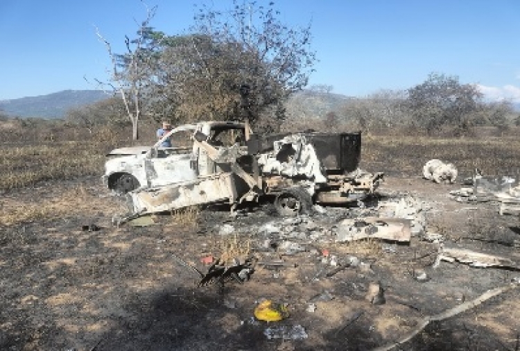En Aguazul un vehículo de bomberos terminó calcinado  en medio de un incendio forestal