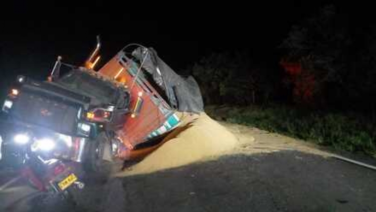 Volcamiento de camión en Hato Corozal deja solo daños materiales sin heridos