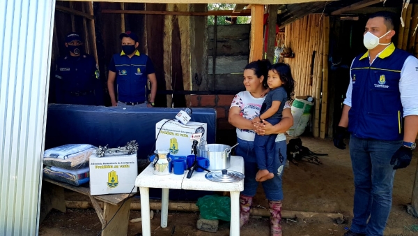 Llegaron ayudas humanitarias para reconstruir una vivienda afectada por vendaval