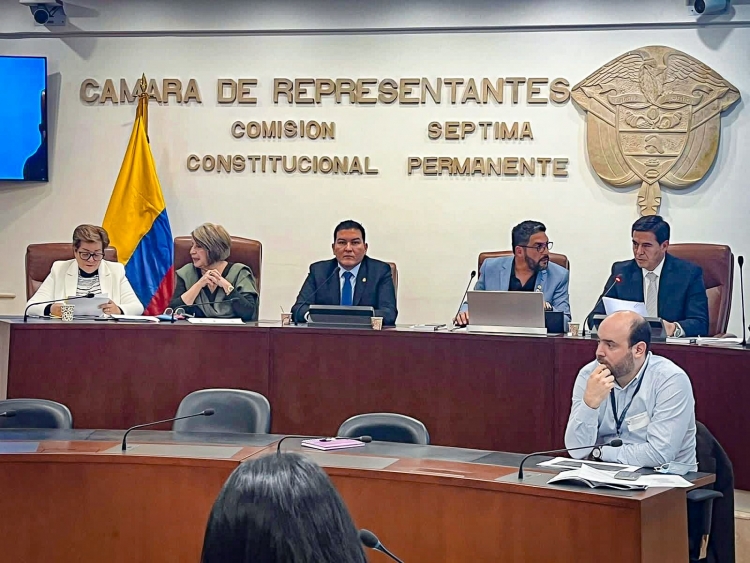 Representante Hugo Archila exige políticas reales a Minagricultura durante debate de control político