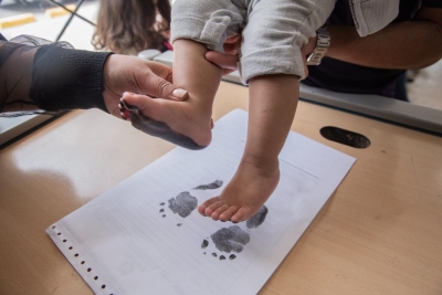 Van 12 menores inscritos en el registro civil de nacimiento con el primer apellido de su progenitora tras la sanción de la Ley Aluna