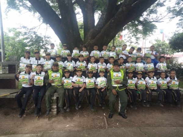 Policía ambiental educa a niños en Casanare
