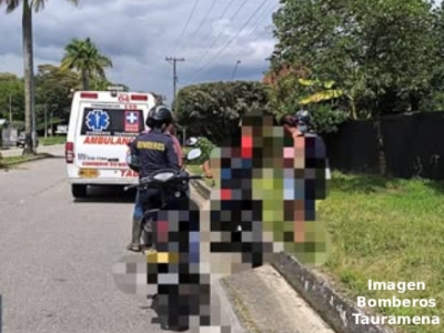 Por evitar un accidente perdió el control de la moto y cayó sobre el pavimento