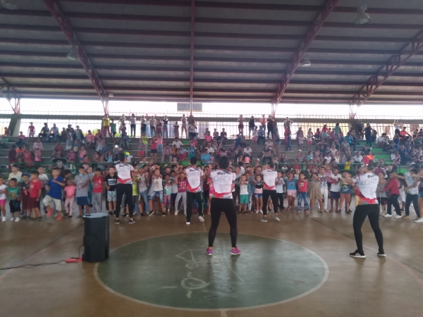 Masiva participación en la celebración del día del niño, en la Comuna VI