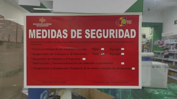 Cerrada droguería Cruz Verde en Yopal por mal servicio