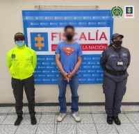 Cárcel para hombre que presuntamente inducía a su hija a la pornografía