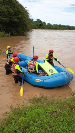 Continúa la búsqueda de persona desaparecida tras creciente súbita del Río Chárte