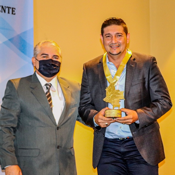 Salomón Sanabria ganó premio como Gobernador Solidario e incluyente de Colombia 2021